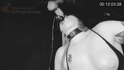 Gloryhole da mükəmməl döşləri olan gözəl qız